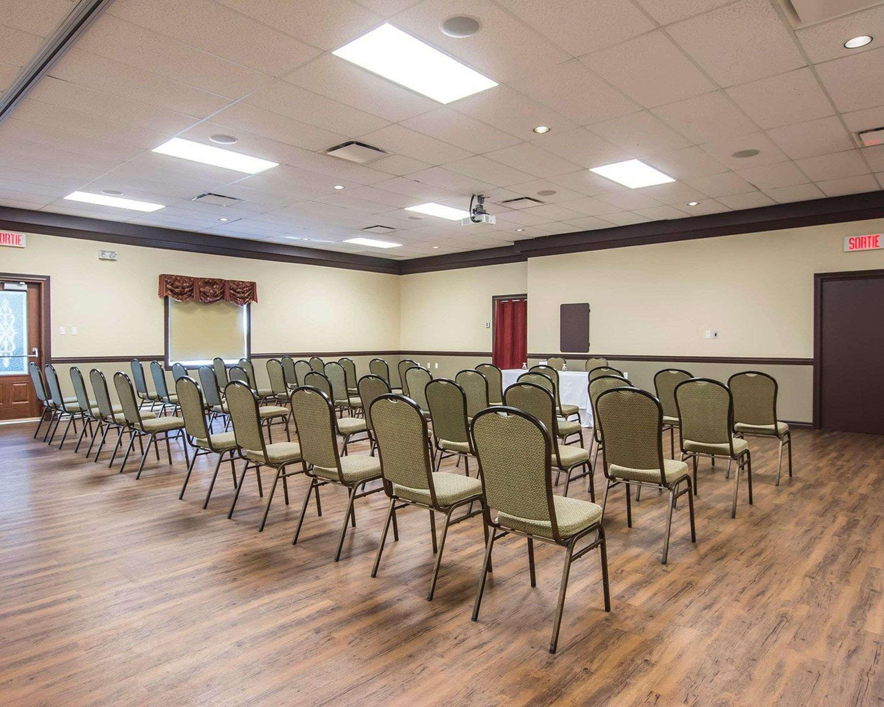 Econo Lodge Inn & Suites Montmagny Exterior photo