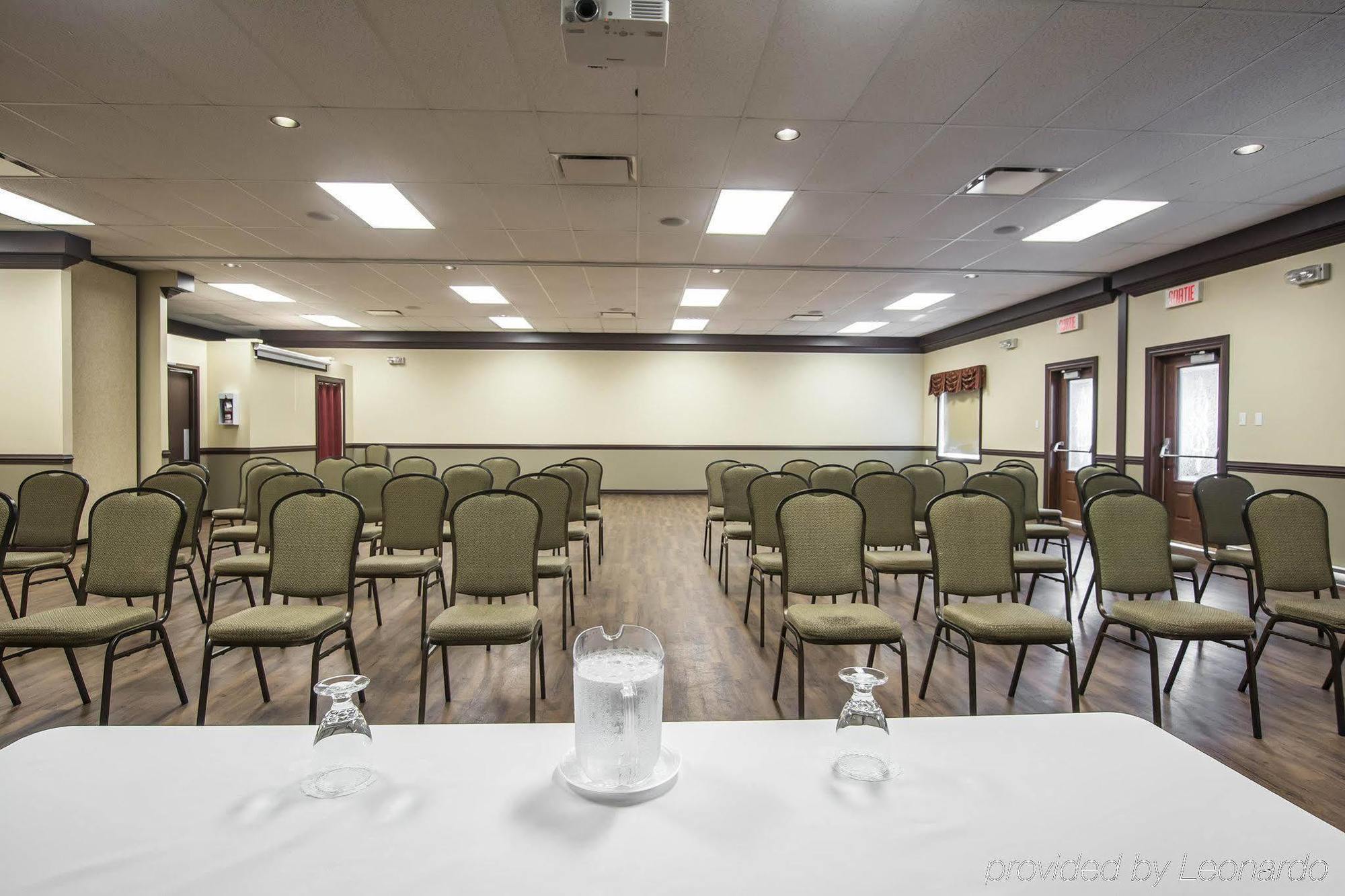 Econo Lodge Inn & Suites Montmagny Exterior photo