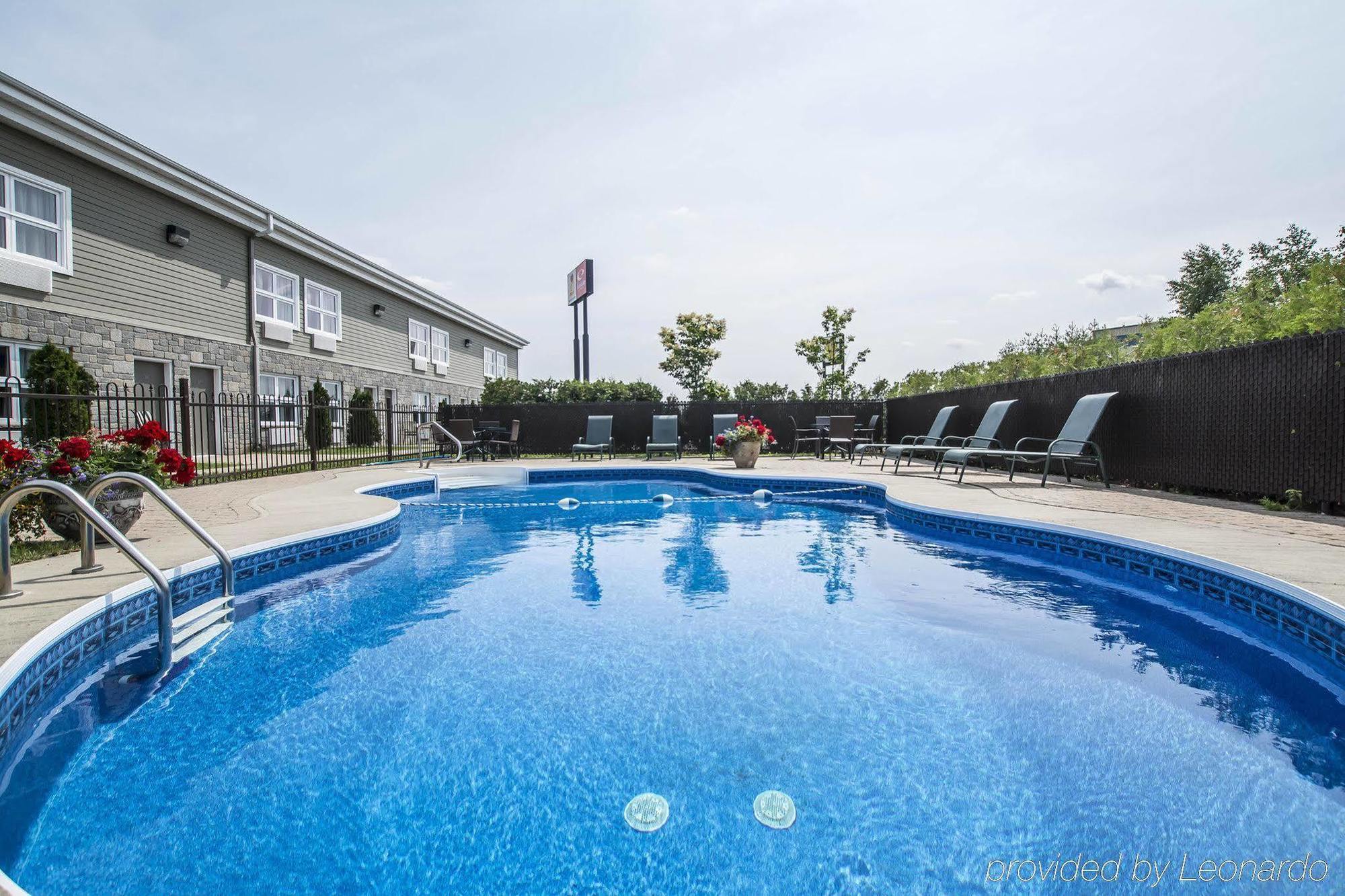 Econo Lodge Inn & Suites Montmagny Exterior photo